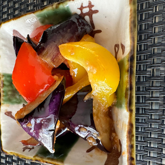 揚げ茄子とパプリカのだし酢麹マリネ