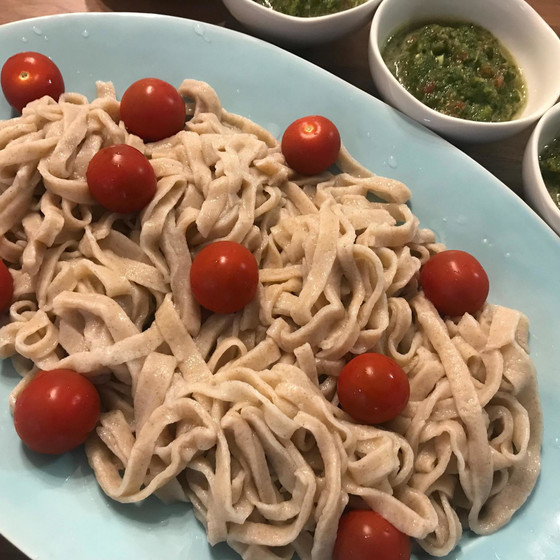 手打ち全粒粉うどん作り☆ナッツと野菜を使った爽やか夏メニュー