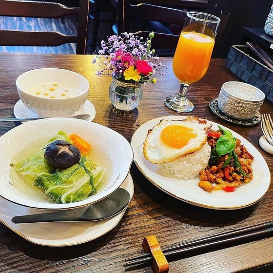 タイ料理入門2️⃣ カオガパオ[鶏のバジル香り炒めご飯]& 豚挽肉白菜ロール& ココナッツミルク団子汁粉