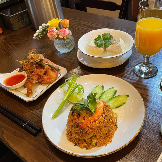 6️⃣超旨いトムヤムクン風味炒飯&レモングラス香り付け手羽先揚げ&豆腐の挽肉はさみスープ