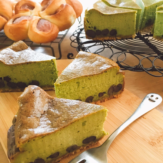 抹茶チーズケーキ　大納言甘納豆入り