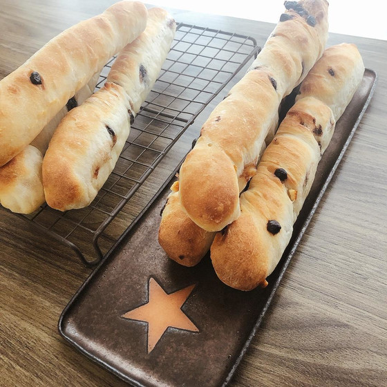 バトンパン（オレンジチョコ又はベーコンチーズ）☆☆