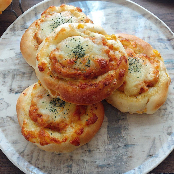 ハンバーグとコーンパン　☆☆☆