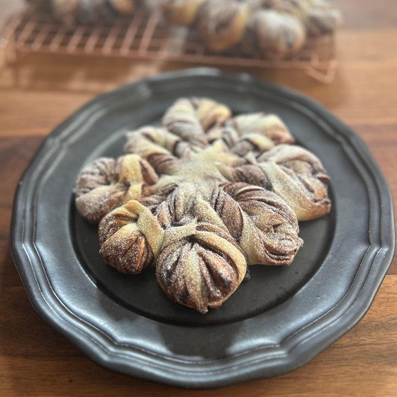 チョコを溶かしてチョコシートを作ります✨