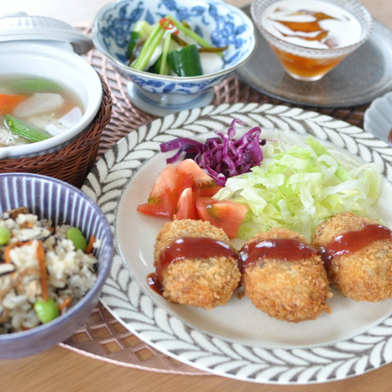 洋食屋さんの牛肉コロッケと生クリーム入り肉団子スープのレッスン