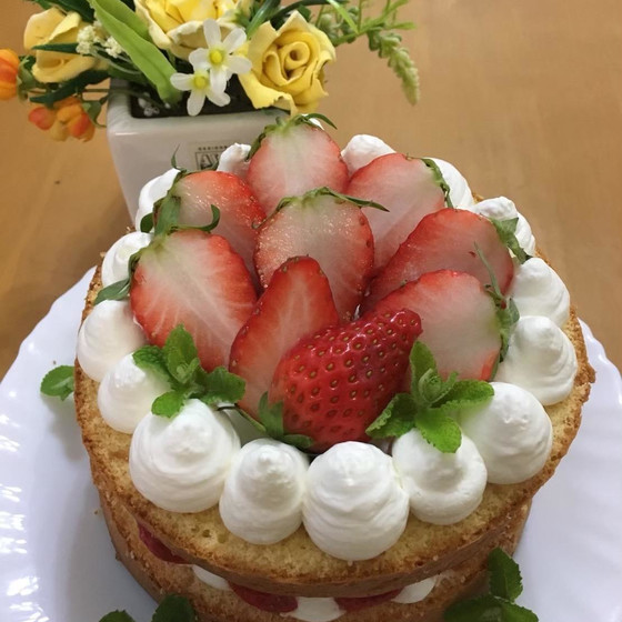 【コースレッスン】基本のスポンジケーキ　ネイキッドケーキ仕上げ