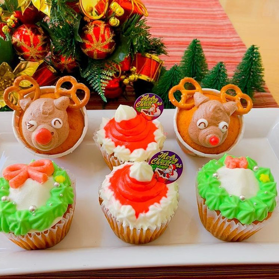 クリスマスカップケーキ