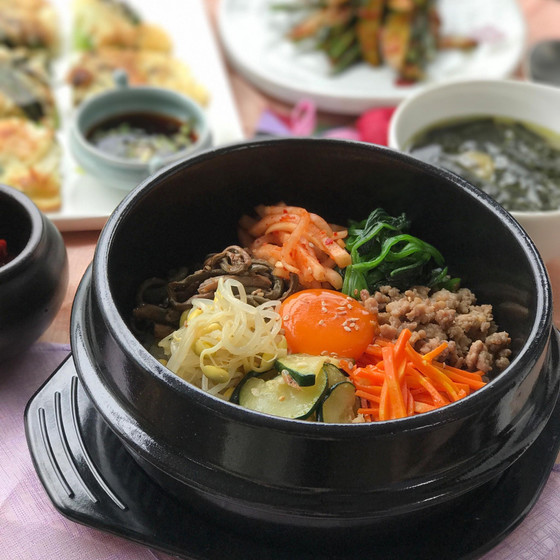韓国伝統の味！石焼ビビンバ、海鮮チヂミ、ワカメスープなど