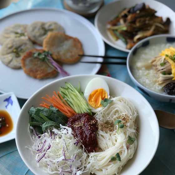 夏のビビン麺、漢方鶏がゆ、ナスナムル、じゃが芋ジョン、かき氷