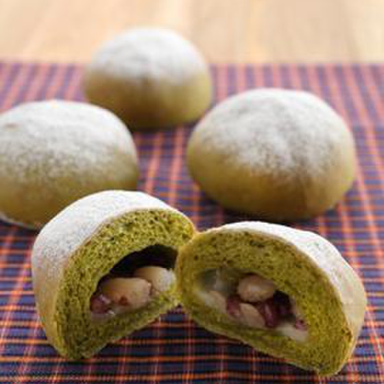 米粉と抹茶の豆大福とたまごパン