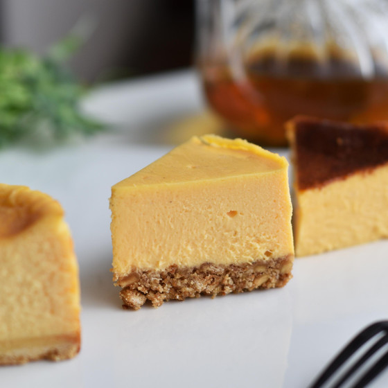 他のチーズケーキに比べてしっかり硬めタイプ