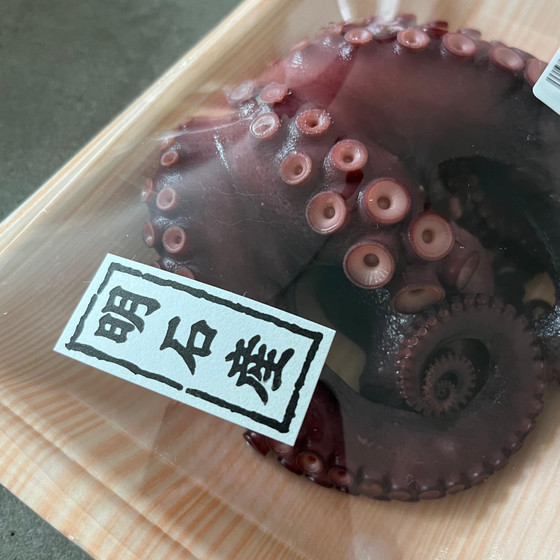 旬の明石ダコを使用します