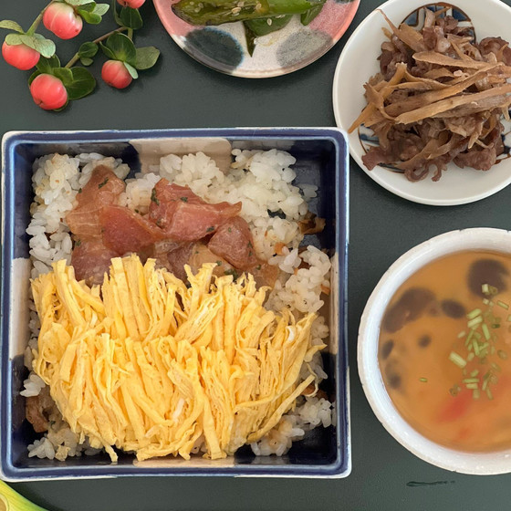 料理A・・ちらし寿司と小田巻蒸