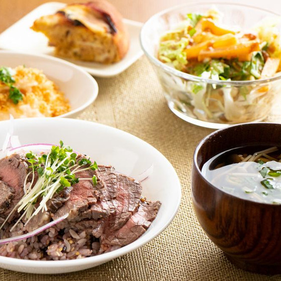【月１レパートリー】圧力鍋で作る世界一簡単なローストビーフ丼（復習用動画付き）