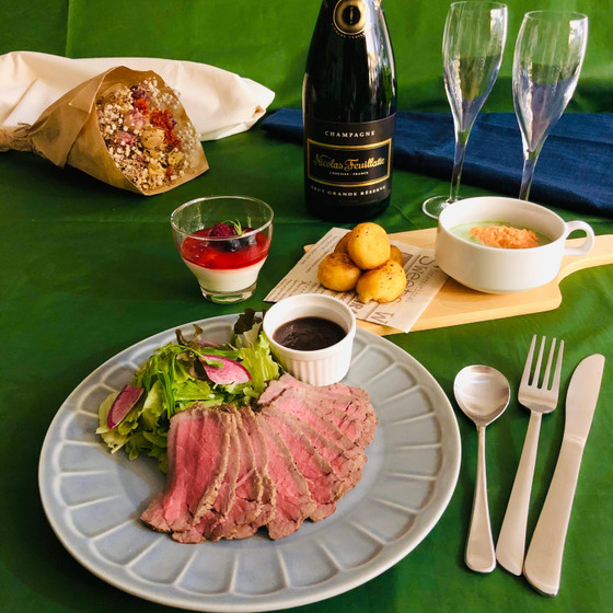 【料理】ローストビーフとおもてなしメニューで贅沢クリスマス