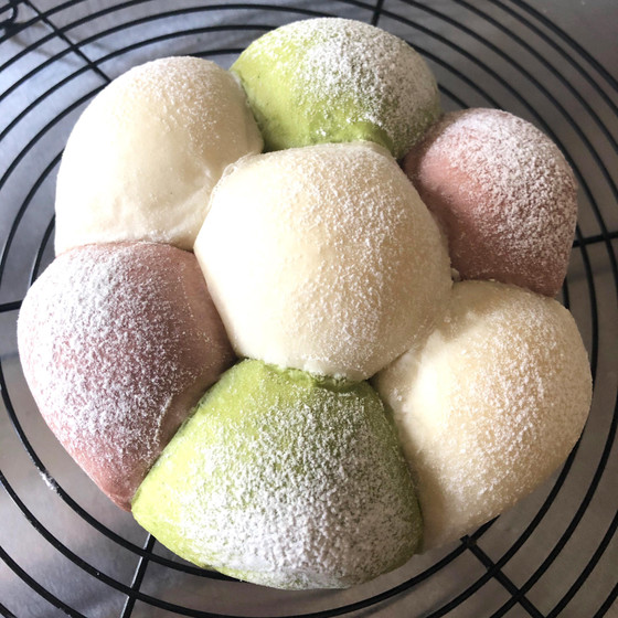 カラフルな春色ふわふわフラワーパン焼きましょ