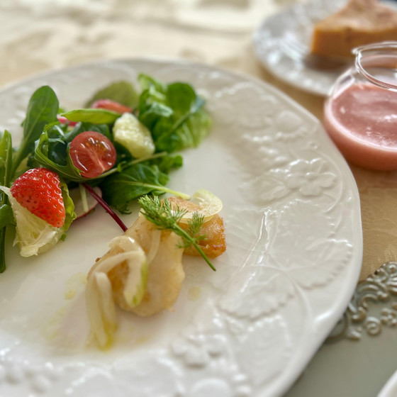 作り置きのできる前菜とサラダの盛り付けも楽しんで