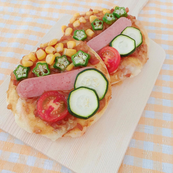 夏野菜とウインナーのチーズカレーフォカッチャ
