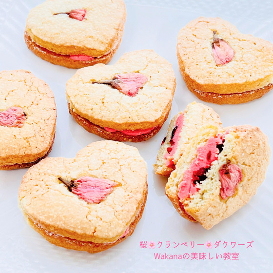 フランス菓子の応用。ハート型でダクワーズを焼きます。