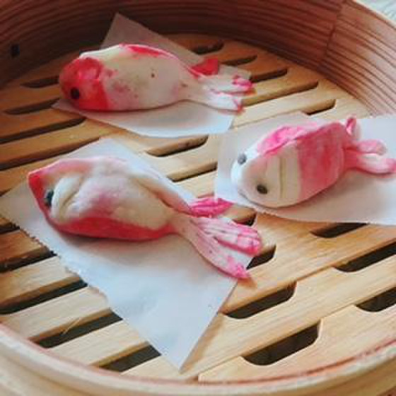 金魚の形の餃子（蒸す前）