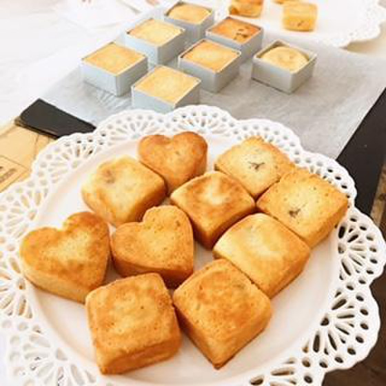 台湾グルメ🎵パイナップルケーキ＆鶏肉飯（ジーローファン）