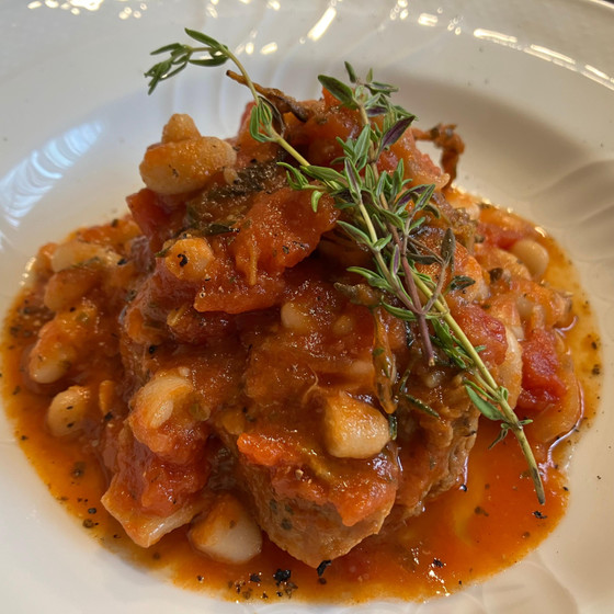 ホロホロほどけるスペアリブと白インゲン豆のトマト煮込み