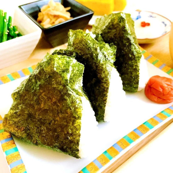 塩味がぶれない完璧なおにぎりの作り方