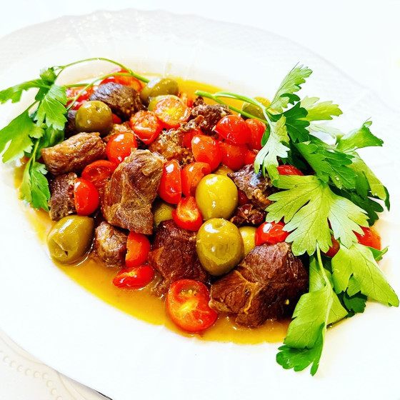【デモンストレーション】①和牛すね肉の白ワイン煮込みトマト仕立て②『和牛すね肉の白ワイン煮込みトマト仕立て』で残るソースを使ったショートパスタアレンジ