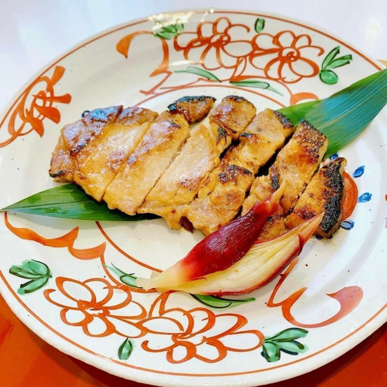 看板メニュー！
とことん美味しい
豚肉の最強西京焼き
