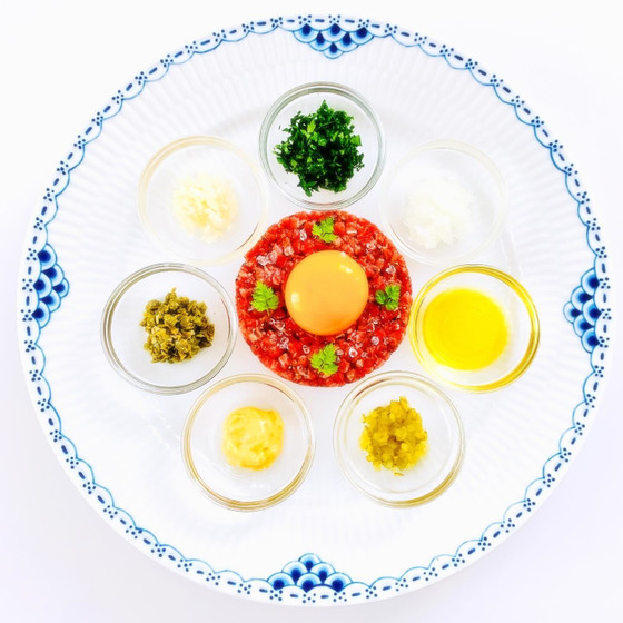 【デモンストレーションクラス】①生牛肉のタルタルステーキ（※牛肉を生で食べる為の完璧に安全な下拵えをします) ※バゲット付き