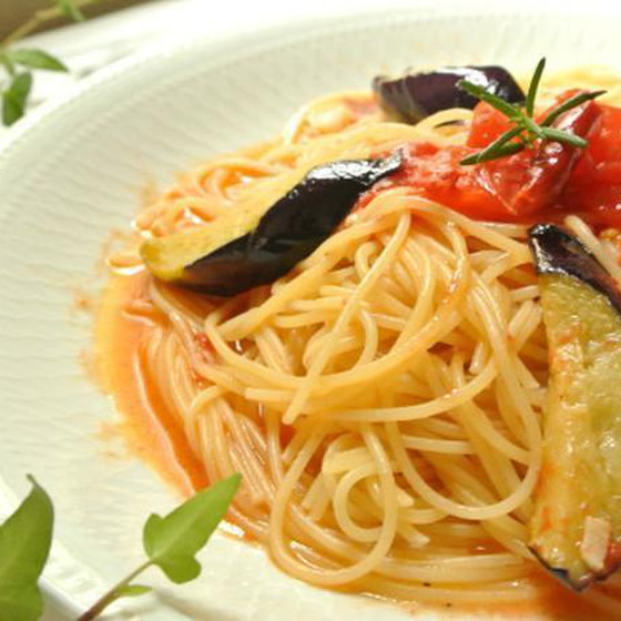 揚げナスとトマトのパスタ
