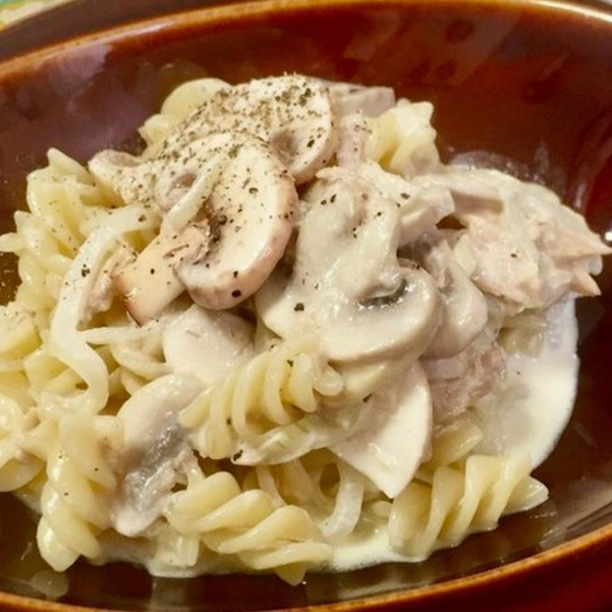マッシュルームと店のクリームパスタ