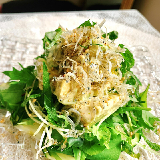 ちりめんじゃことアボカドのグリーンサラダ
