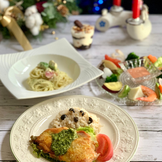 ⭐︎クリスマスにもおすすめ⭐︎チキンステーキ、エビと季節野菜のリース風カクテル、アボカドとベーコンのクリームパスタ、カフェドルチェ