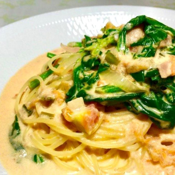 トマトとほうれん草のクリームパスタ