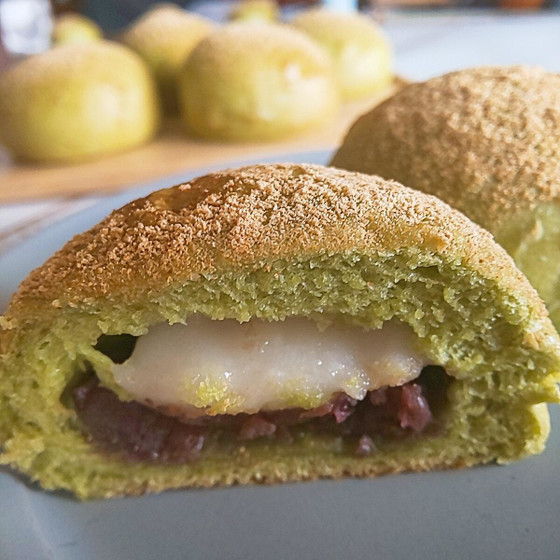 抹茶白玉あんパンとパインナッツブレッド