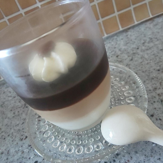 コーヒーのボーダーゼリー