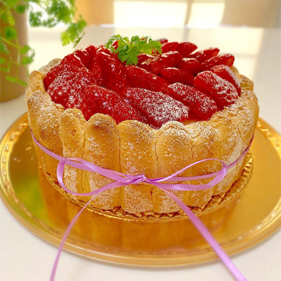 1日限定・いちごのシャルロットケーキ