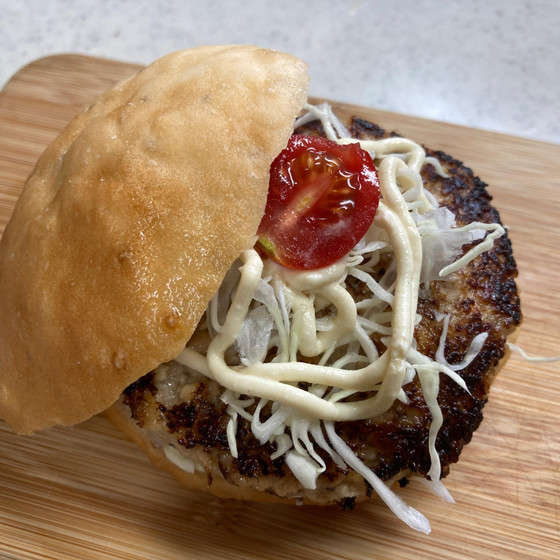 米粉パンと大豆ミートのハンバーガー
