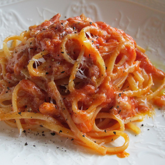 トマトベースの基本アマトリチャーナとイタリアンオムレツ