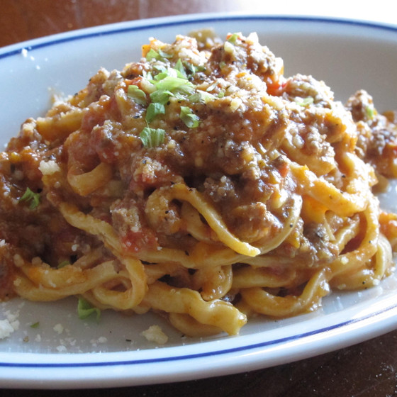 ギターの弦のような道具で作るパスタ「キタッラ」