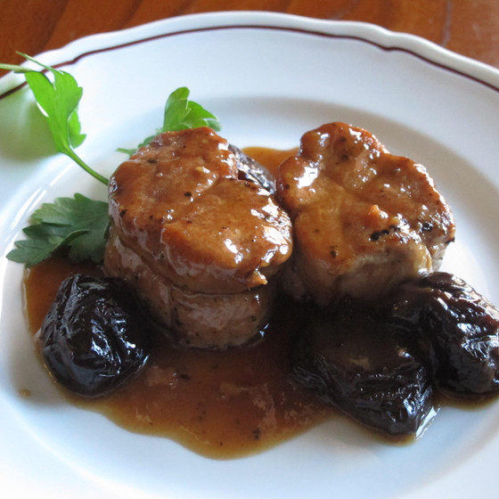 豚ヒレ肉のプルーン煮込み