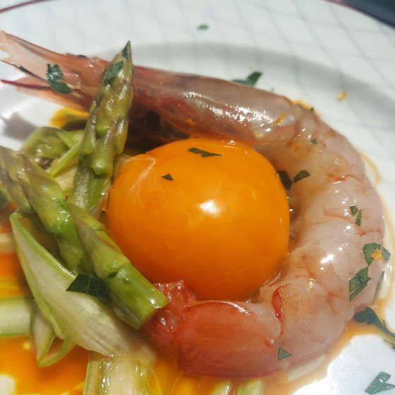 ボタンエビのマリネ卵黄のビネガー風味（写真別エビです）