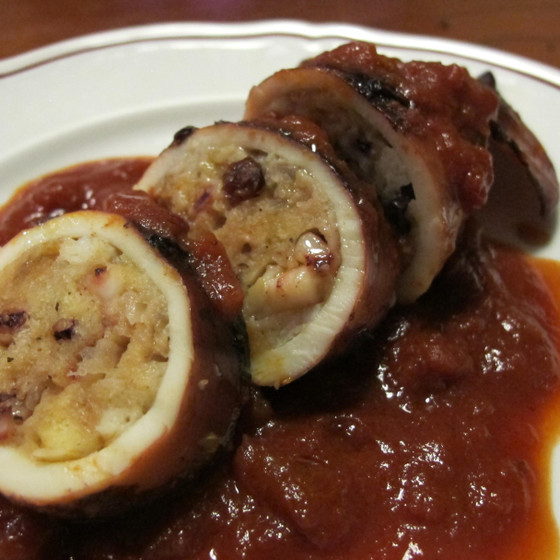 イカの詰め物トマト煮