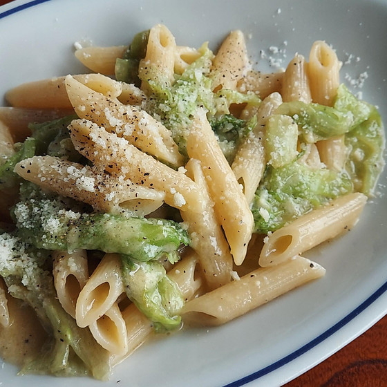 レタスソースのパスタ