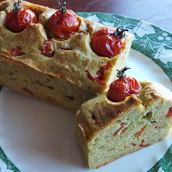 ルッコラとトマトのプラムケーキ