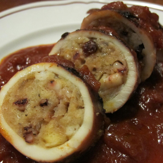 イカの詰め物トマト煮
