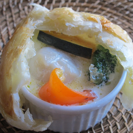 ホタテと野菜のポットパイ焼き
