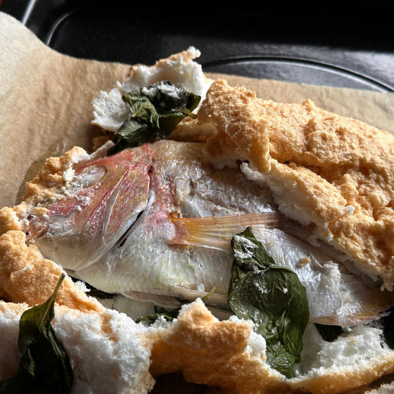 鮮魚の塩釜焼き