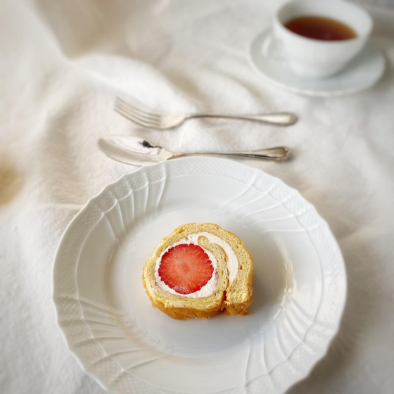 和田さん農家いちごで作る米粉ロール